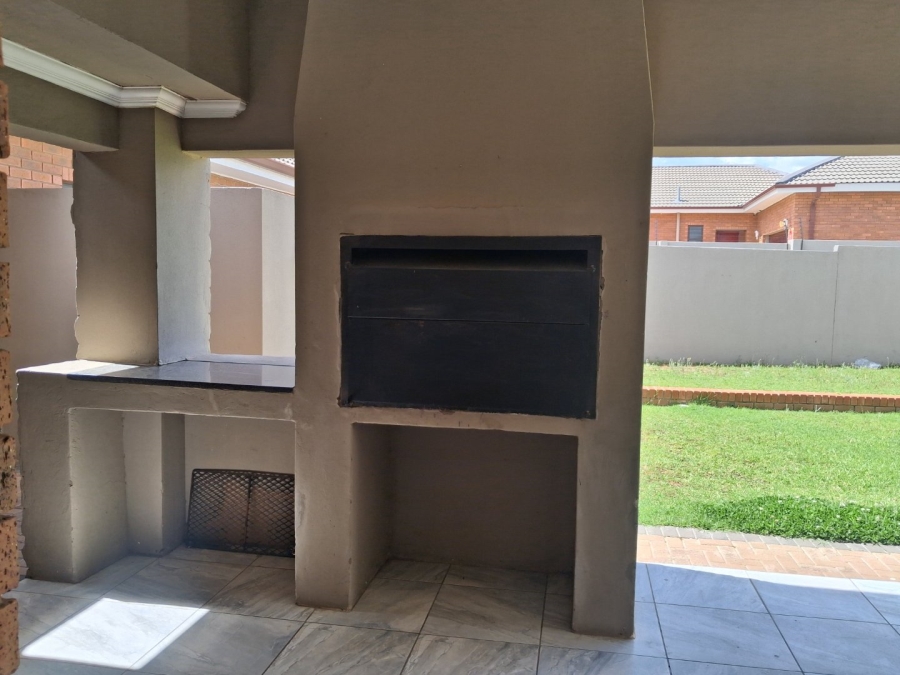 To Let 3 Bedroom Property for Rent in Hillside Free State